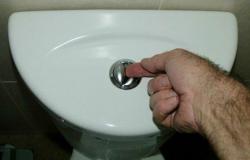 Come svuotare il serbatoio del WC sporco: istruzioni su come utilizzare le diverse strutture