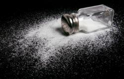 Разберете какво да правите с допълнителна кухненска сол Защо солта на Будинков се разсейва днес?